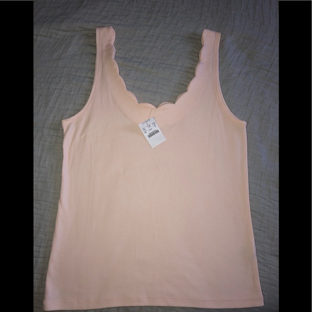 Scalloped neck tank